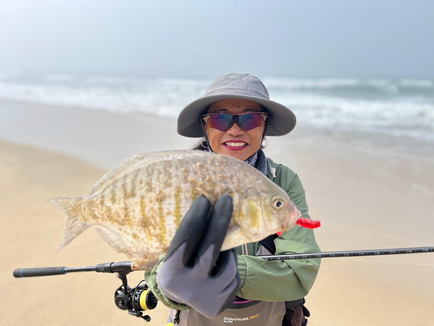 MEKENI'S STRAWBERRY 2" PADDLE TAIL 15ct Pack